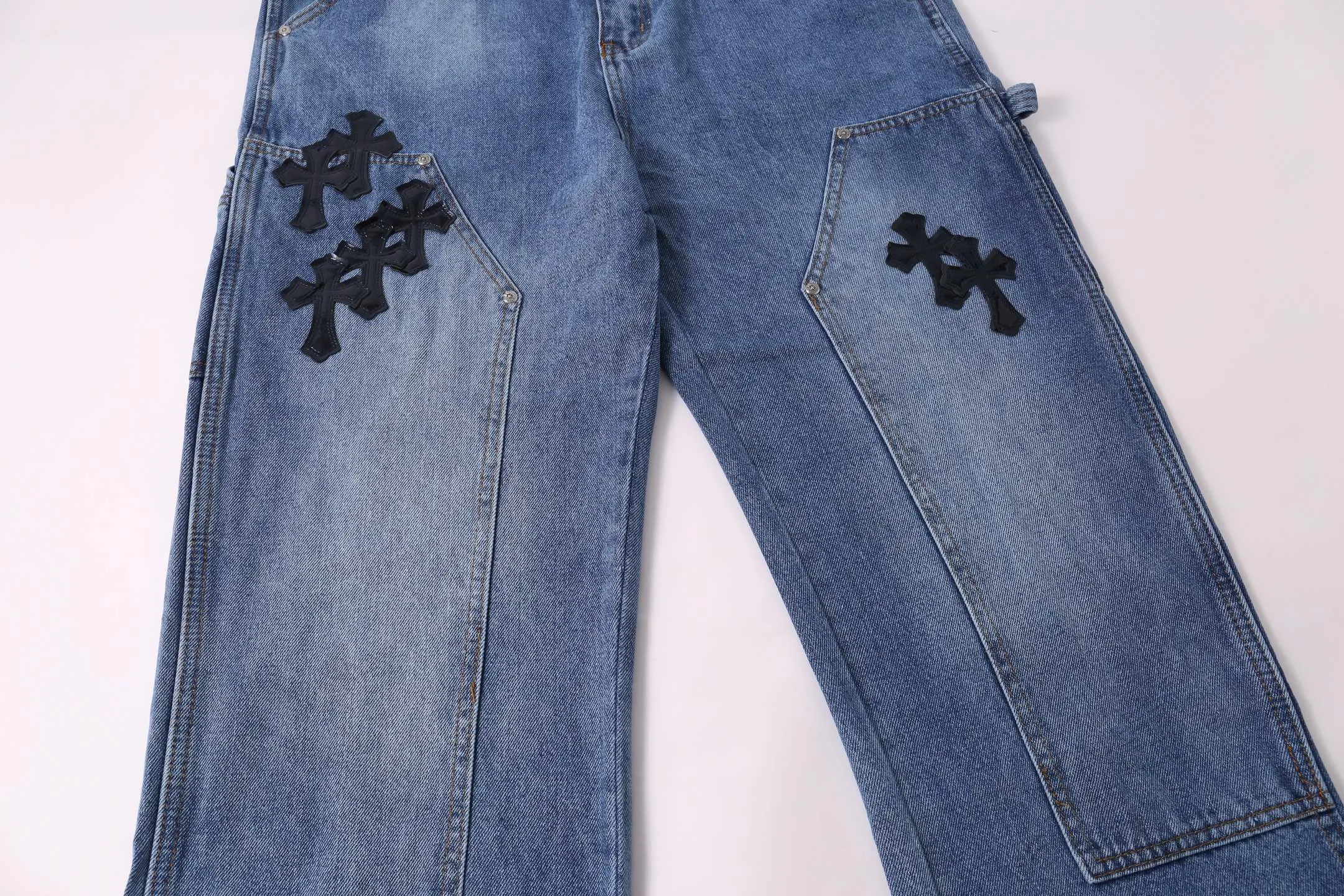 P260 Style No.: H881 Chrome Heart & Chrome Heart Blue Pants Black Metal Cross Work Jeans ChromeHearts#Design Jeans Invincible Texture Ceiling-Level Jeans Hard to Find at the Counter‼ ️ Cross patchwork leather jeans, top-notch heavy-duty washing process, calfskin laser-cut cross, distressed silver hardware, straight version to make the upper body slimmer, that lesbian style Color: blue Size: 28-30-32-34-36